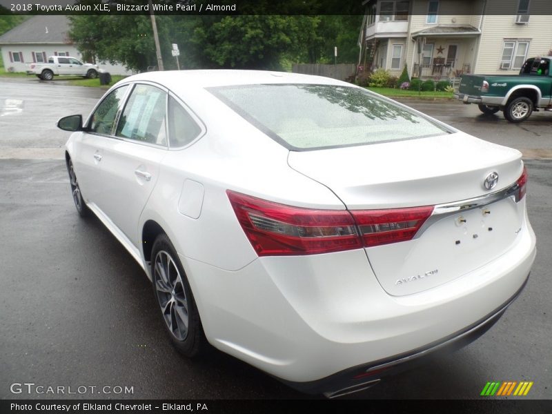 Blizzard White Pearl / Almond 2018 Toyota Avalon XLE