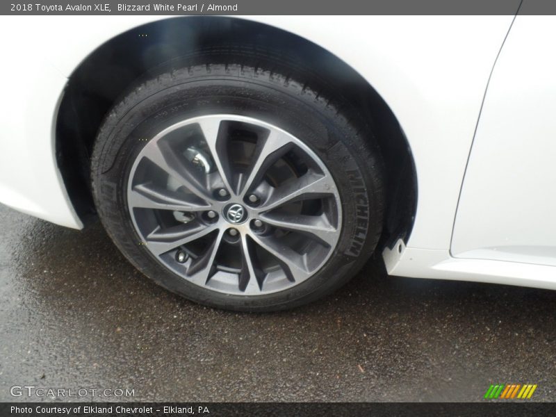 Blizzard White Pearl / Almond 2018 Toyota Avalon XLE