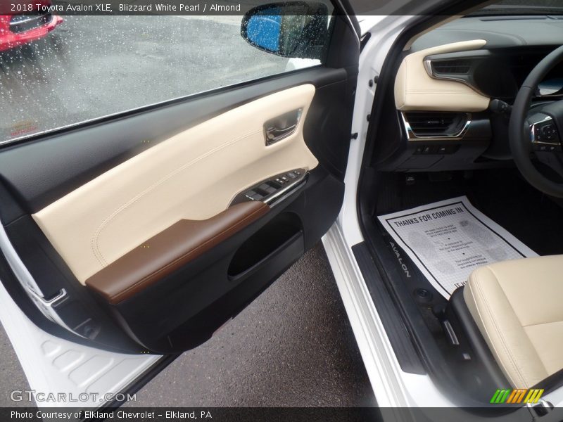 Blizzard White Pearl / Almond 2018 Toyota Avalon XLE
