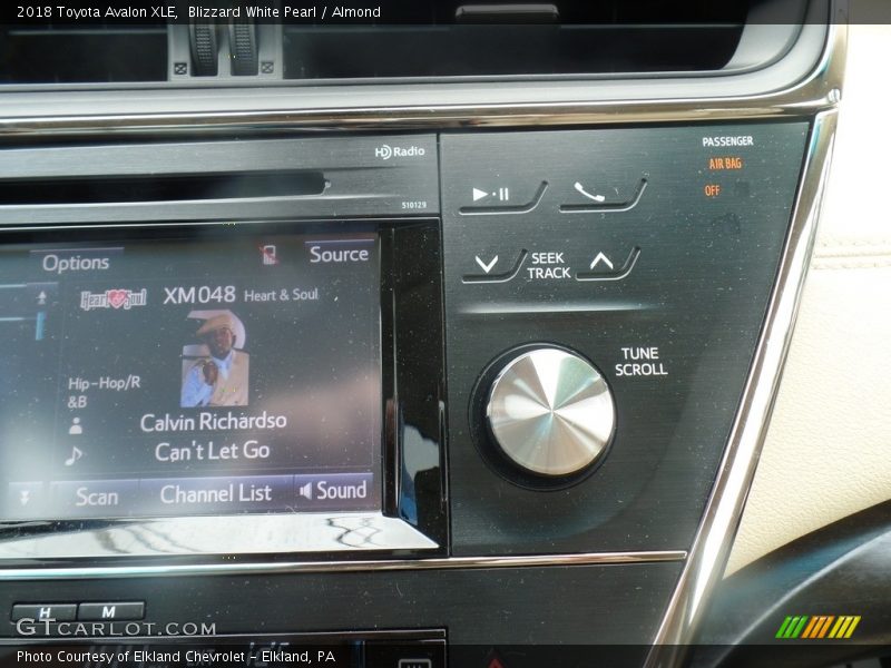 Blizzard White Pearl / Almond 2018 Toyota Avalon XLE