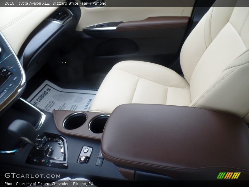 Blizzard White Pearl / Almond 2018 Toyota Avalon XLE