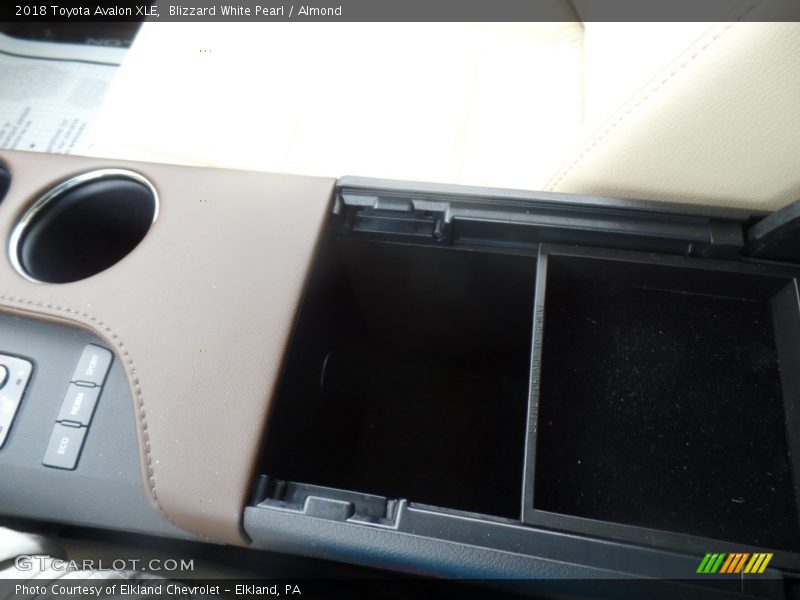 Blizzard White Pearl / Almond 2018 Toyota Avalon XLE