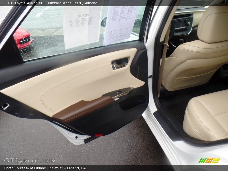 Blizzard White Pearl / Almond 2018 Toyota Avalon XLE