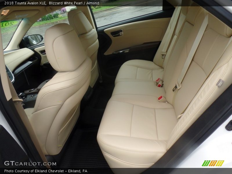 Blizzard White Pearl / Almond 2018 Toyota Avalon XLE