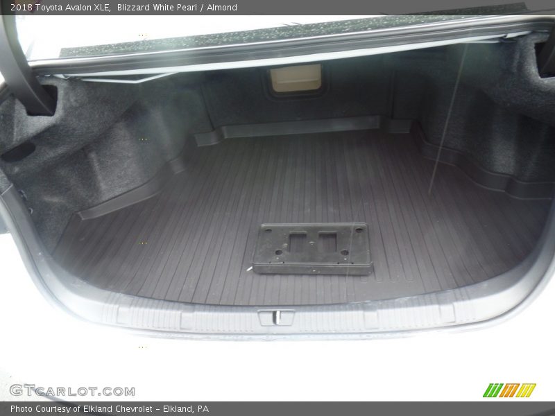 Blizzard White Pearl / Almond 2018 Toyota Avalon XLE