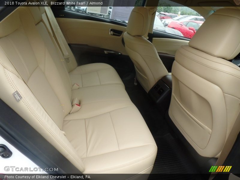Blizzard White Pearl / Almond 2018 Toyota Avalon XLE