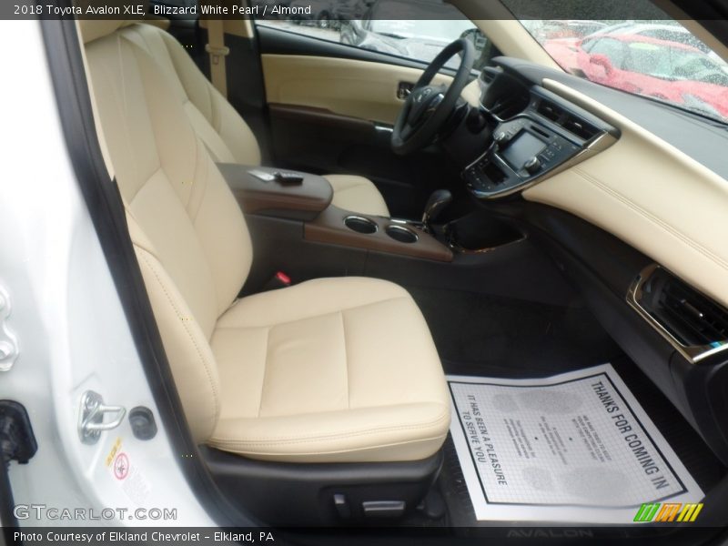 Blizzard White Pearl / Almond 2018 Toyota Avalon XLE
