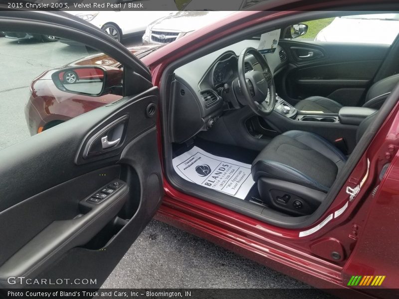 Velvet Red Pearl / Black 2015 Chrysler 200 S