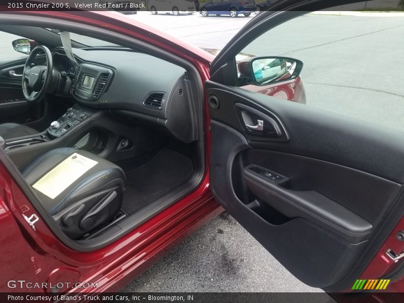 Velvet Red Pearl / Black 2015 Chrysler 200 S