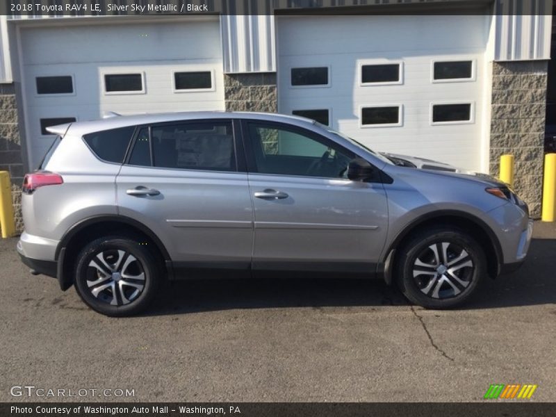 Silver Sky Metallic / Black 2018 Toyota RAV4 LE