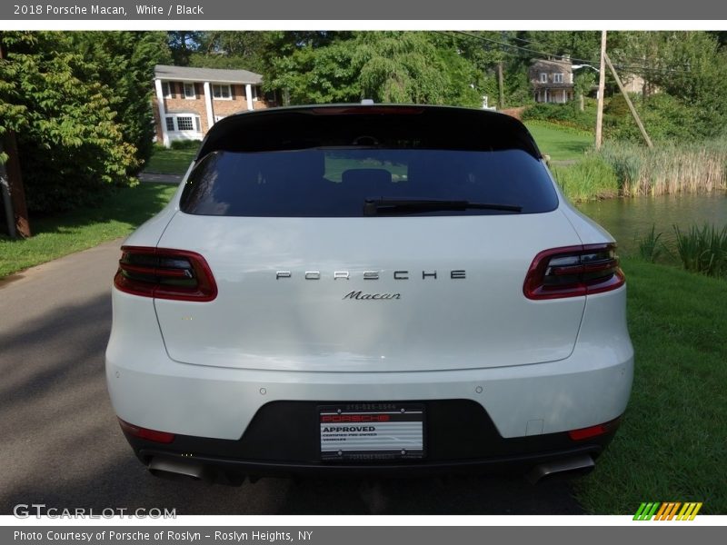 White / Black 2018 Porsche Macan