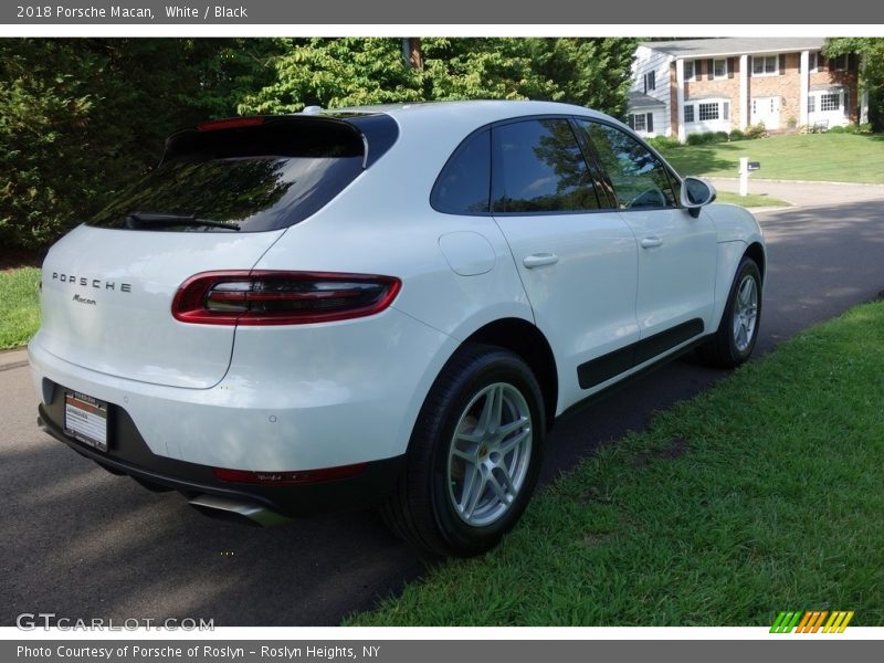 White / Black 2018 Porsche Macan
