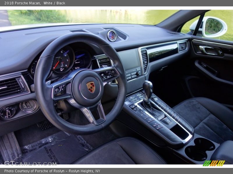 White / Black 2018 Porsche Macan
