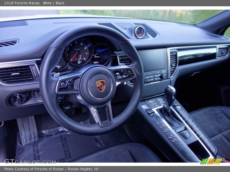 White / Black 2018 Porsche Macan