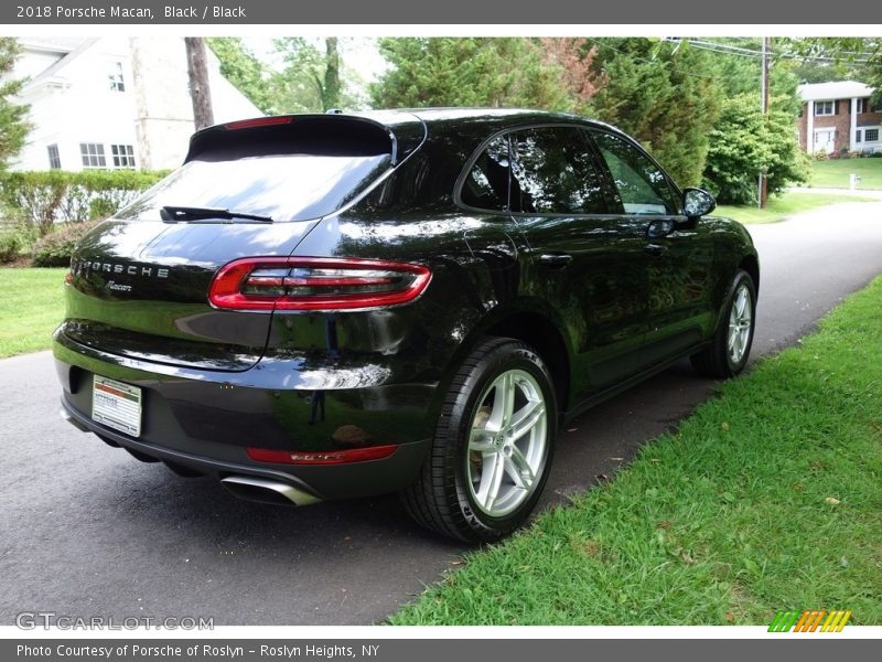 Black / Black 2018 Porsche Macan