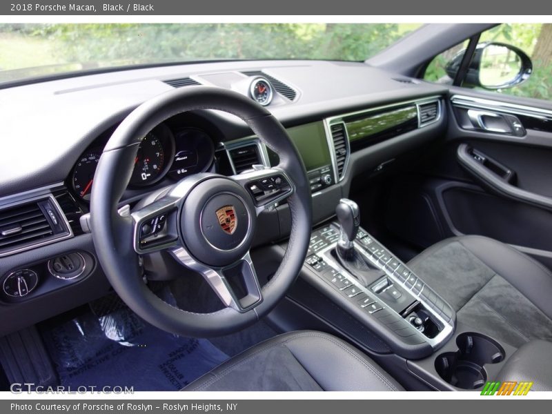 Black / Black 2018 Porsche Macan