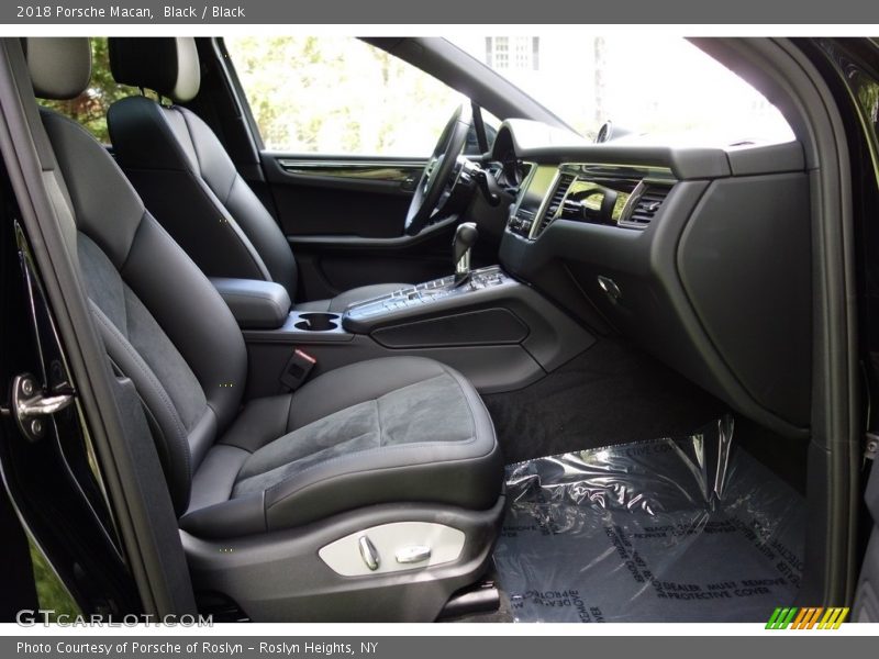 Black / Black 2018 Porsche Macan