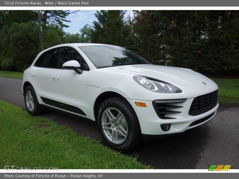 White / Black/Garnet Red 2018 Porsche Macan