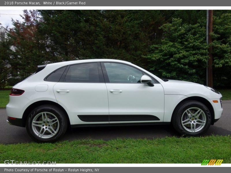 White / Black/Garnet Red 2018 Porsche Macan