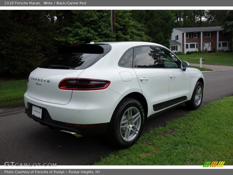 White / Black/Garnet Red 2018 Porsche Macan