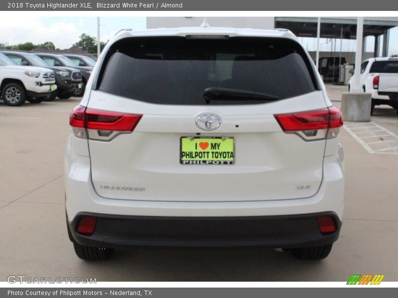 Blizzard White Pearl / Almond 2018 Toyota Highlander XLE
