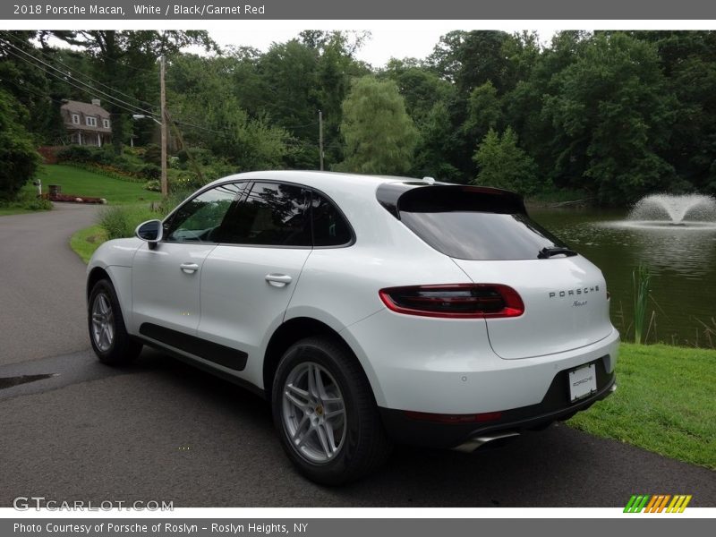 White / Black/Garnet Red 2018 Porsche Macan