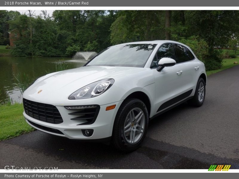 White / Black/Garnet Red 2018 Porsche Macan