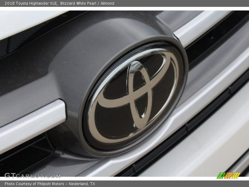 Blizzard White Pearl / Almond 2018 Toyota Highlander XLE