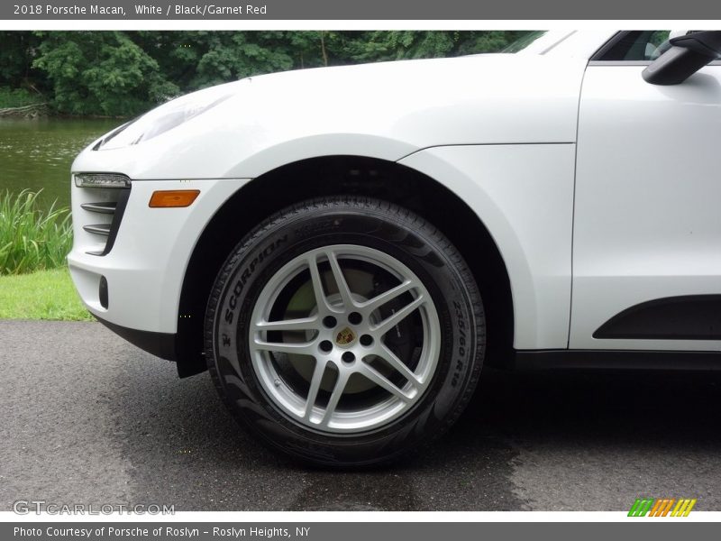 White / Black/Garnet Red 2018 Porsche Macan