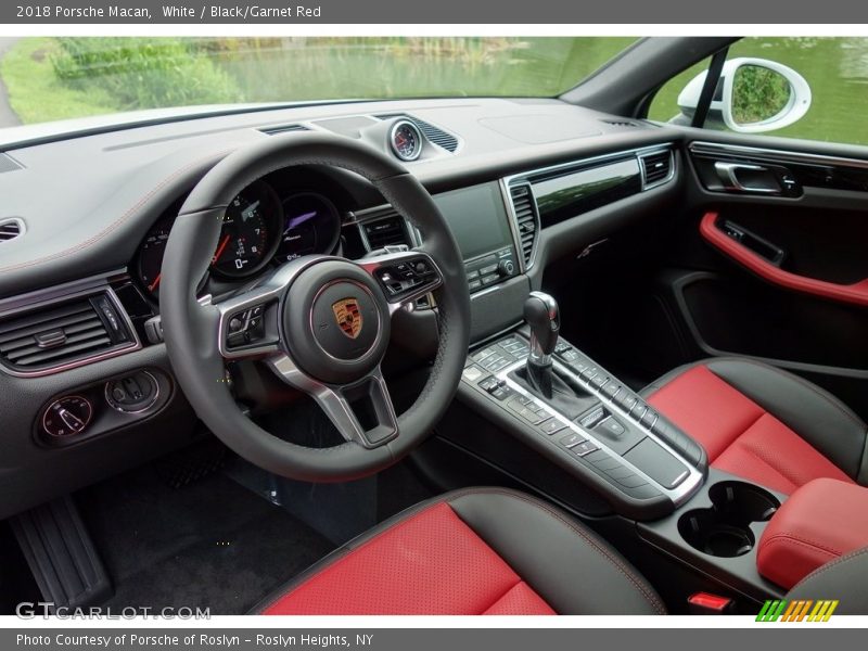 White / Black/Garnet Red 2018 Porsche Macan
