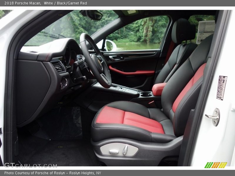 White / Black/Garnet Red 2018 Porsche Macan