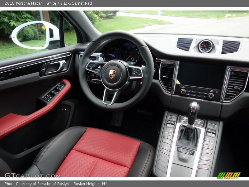 White / Black/Garnet Red 2018 Porsche Macan