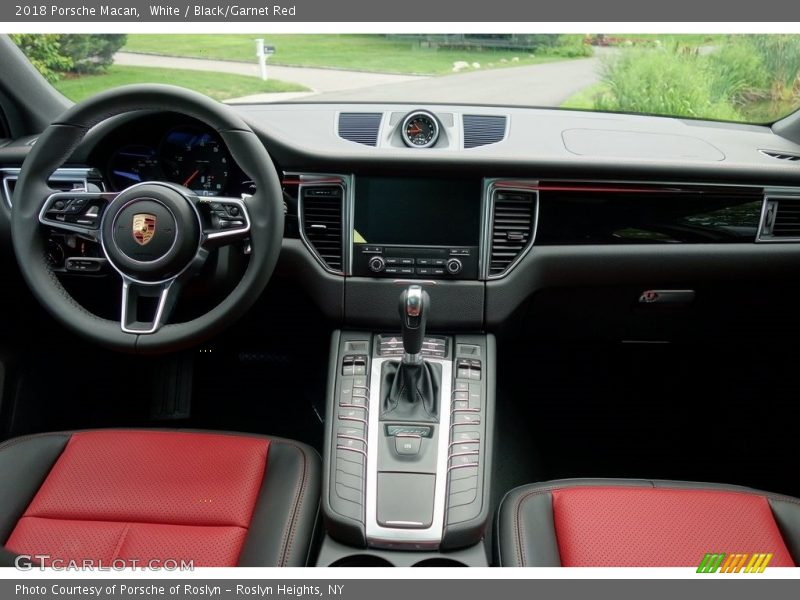 White / Black/Garnet Red 2018 Porsche Macan