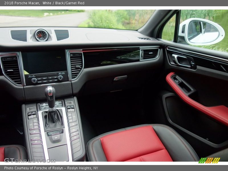 White / Black/Garnet Red 2018 Porsche Macan