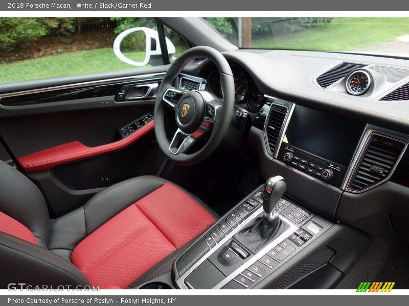 White / Black/Garnet Red 2018 Porsche Macan