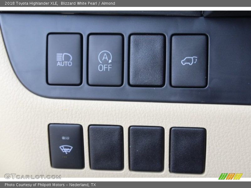 Blizzard White Pearl / Almond 2018 Toyota Highlander XLE