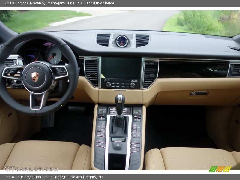 Dashboard of 2018 Macan S