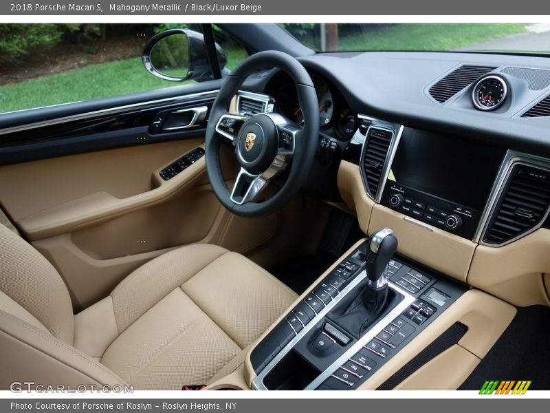 Mahogany Metallic / Black/Luxor Beige 2018 Porsche Macan S