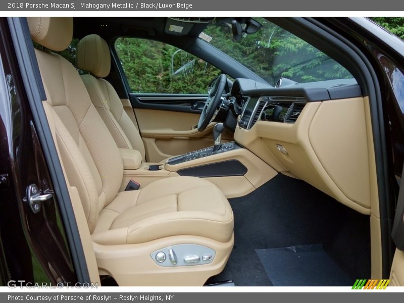 Front Seat of 2018 Macan S
