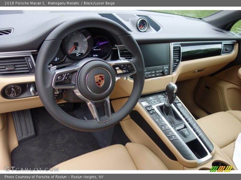 Dashboard of 2018 Macan S