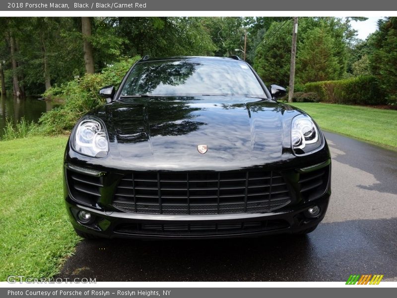 Black / Black/Garnet Red 2018 Porsche Macan