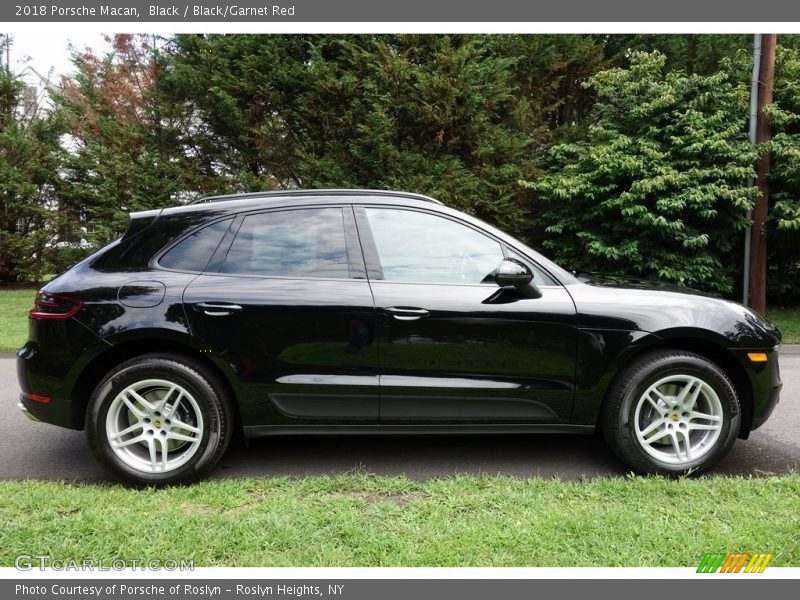 Black / Black/Garnet Red 2018 Porsche Macan