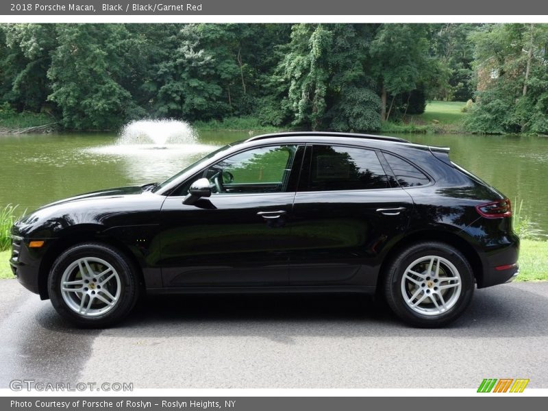 Black / Black/Garnet Red 2018 Porsche Macan