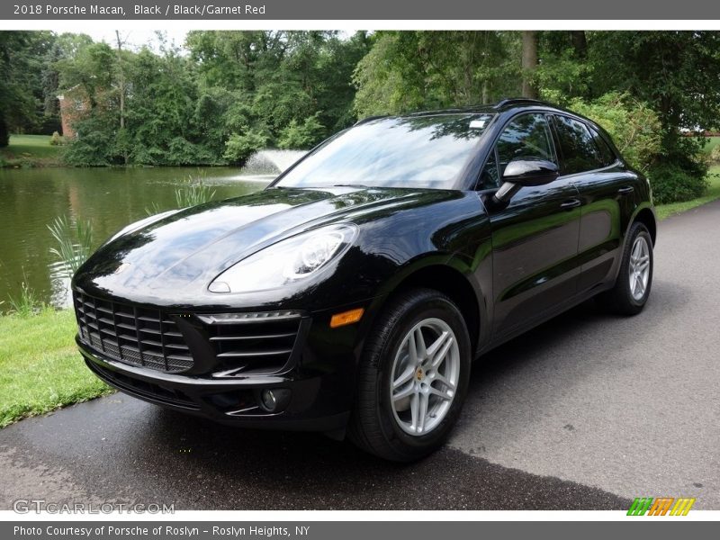 Black / Black/Garnet Red 2018 Porsche Macan