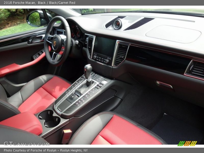 Black / Black/Garnet Red 2018 Porsche Macan