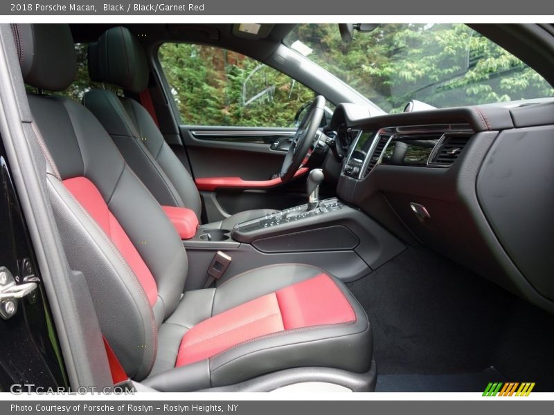 Black / Black/Garnet Red 2018 Porsche Macan