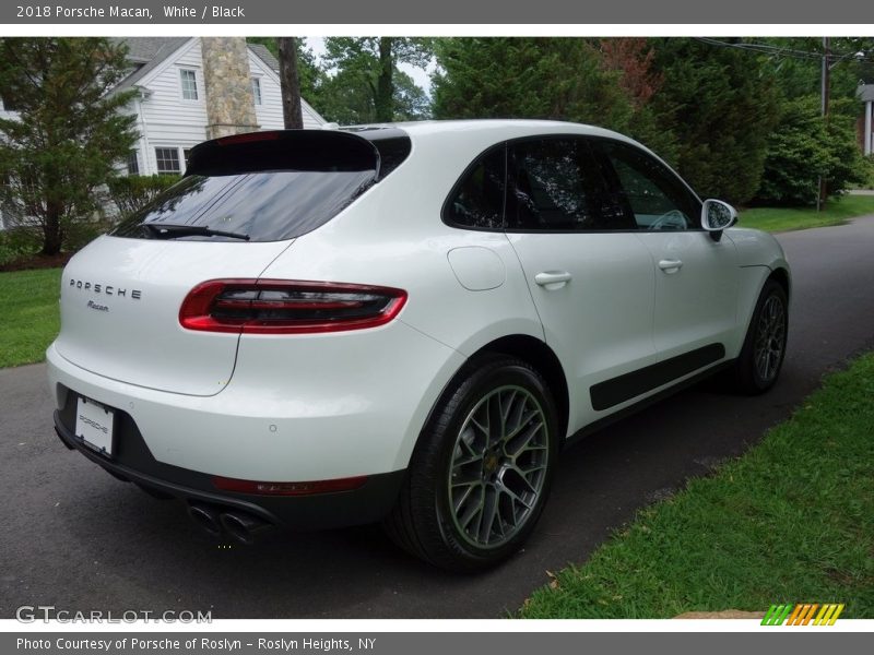 White / Black 2018 Porsche Macan