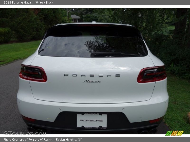 White / Black 2018 Porsche Macan