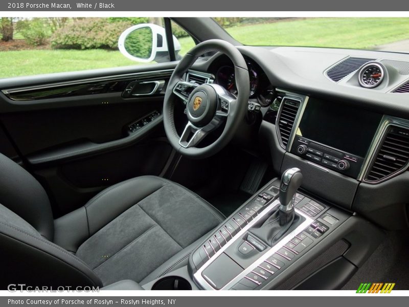 White / Black 2018 Porsche Macan