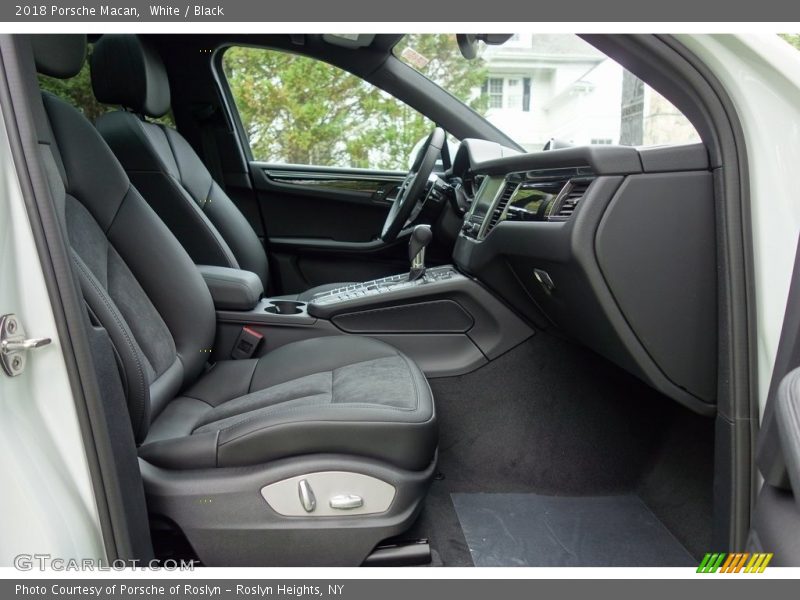 White / Black 2018 Porsche Macan